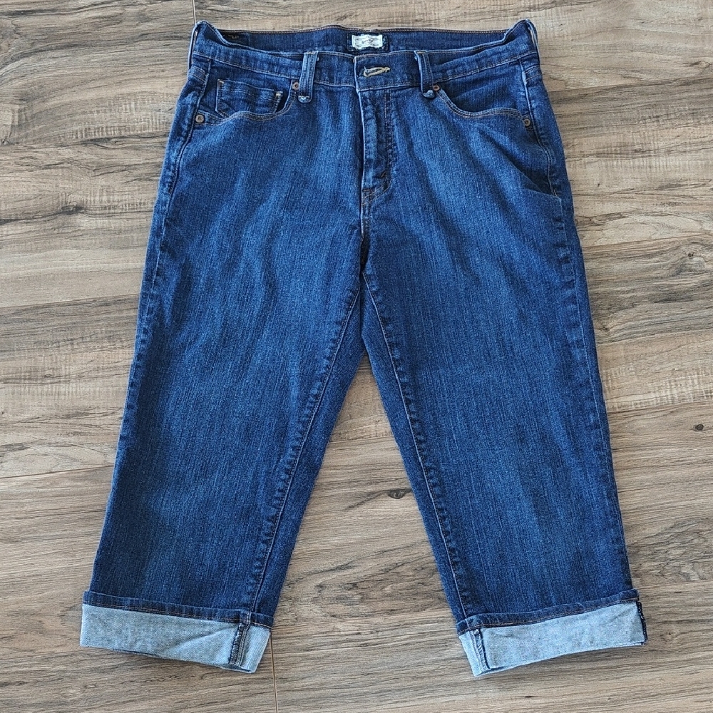 EUC Levi's 515 Cuffed Capris